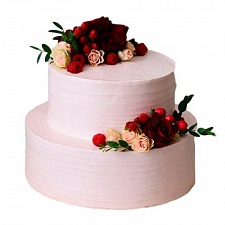Торт свадебный со свежими цветами
