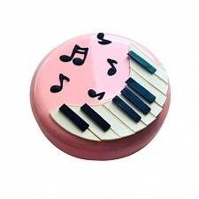 Торт розовый с клавишами